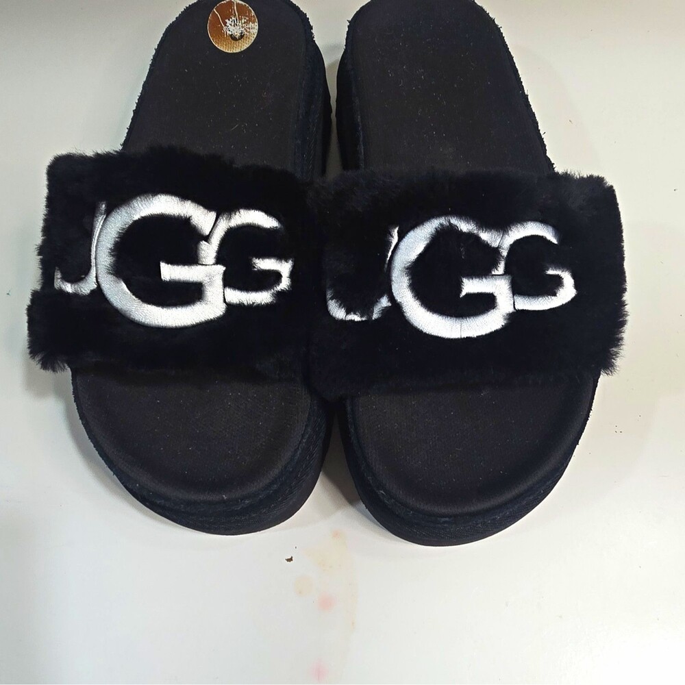 UGG Fluff Yeah Slide Women’s Faux Fur Logo Slippers Black US 7